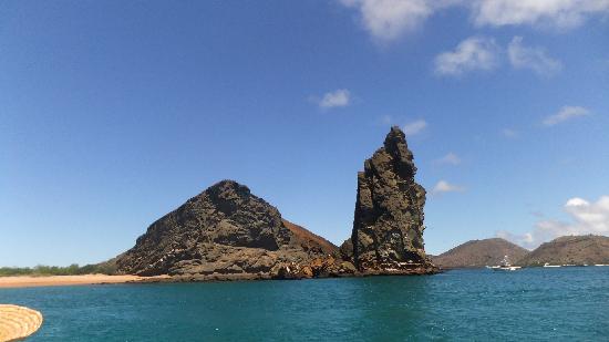 roca-pinaculo-isla-bartolome