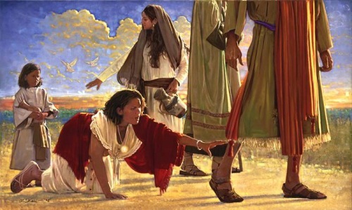 la mujer tocando el manto de Jesus